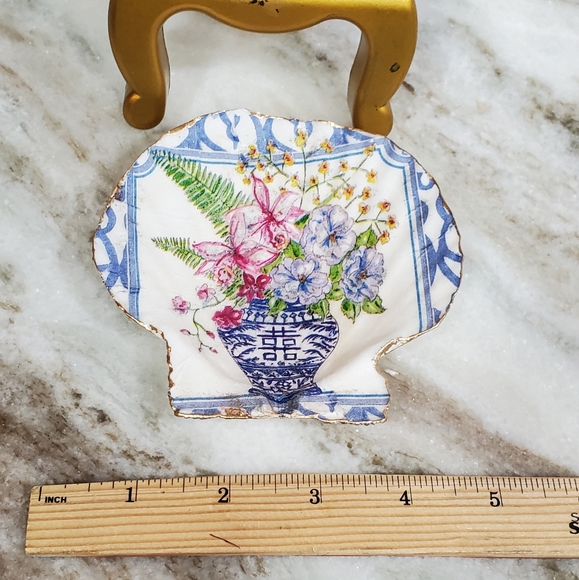 Handcrafted Scallop Trinket Shell of Floral Vase Design ⚜️💙💙⚜️ - Picture 2 of 4